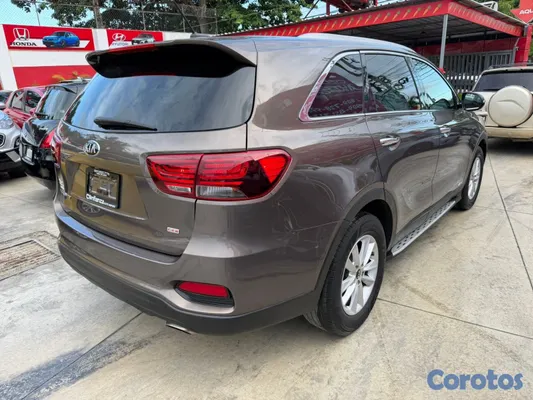 2020 Kia Sorento — foto 4 / 9