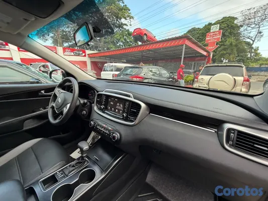 2020 Kia Sorento — foto 6 / 9