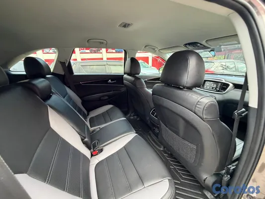 2020 Kia Sorento — foto 8 / 9