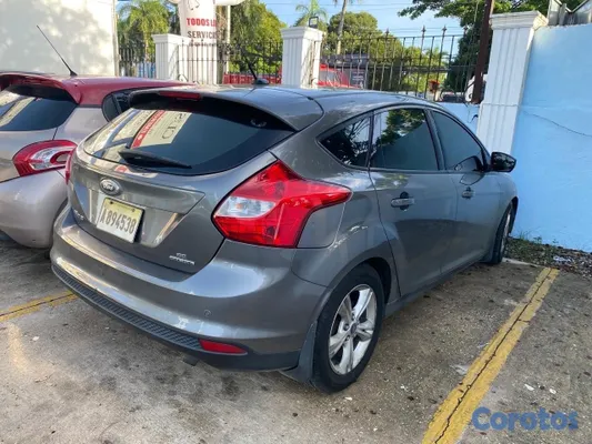 2014 Ford Focus — foto 2 / 7