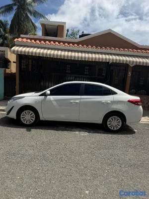 2018 Toyota Yaris — foto 2 / 13