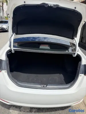 2018 Toyota Yaris — foto 11 / 13