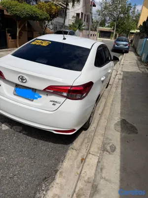 2018 Toyota Yaris — foto 12 / 13
