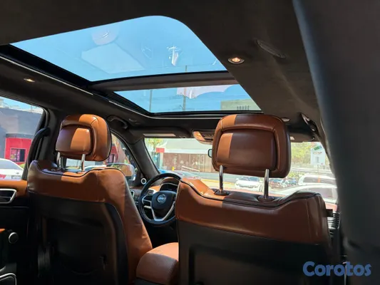 2020 Jeep Grand Cherokee — foto 8 / 19