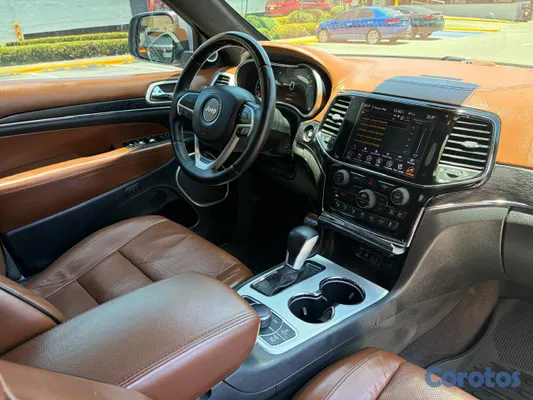 2020 Jeep Grand Cherokee — foto 9 / 19