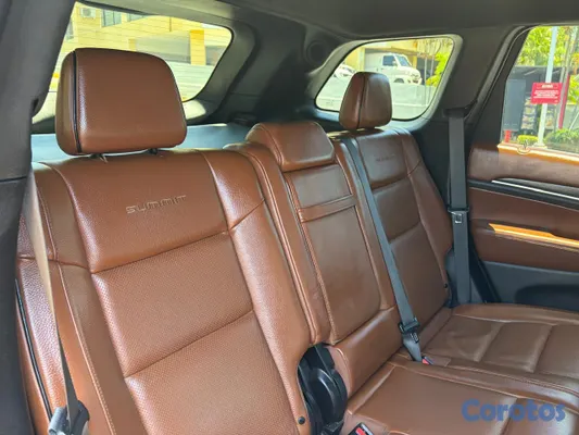 2020 Jeep Grand Cherokee — foto 11 / 19