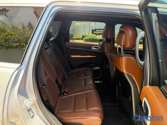 2020 Jeep Grand Cherokee — foto 12 / 19