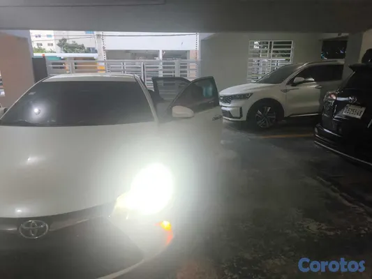 2015 Toyota Camry — foto 8 / 14