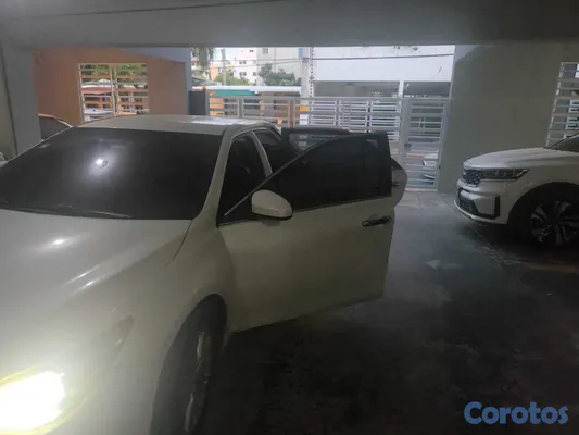 2015 Toyota Camry — foto 9 / 14