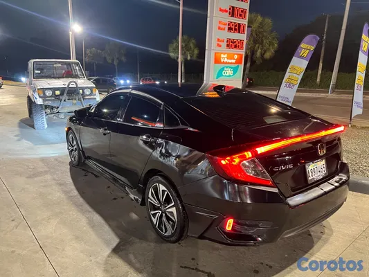 2017 Honda Civic — foto 2 / 10