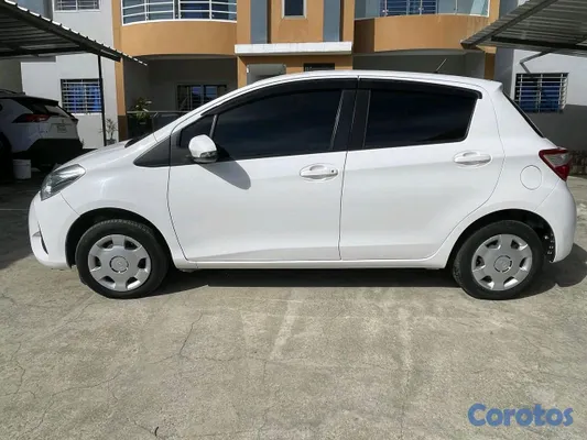 2018 Toyota Vitz — foto 12 / 12