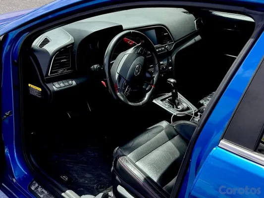 2018 Hyundai Elantra — foto 2 / 6