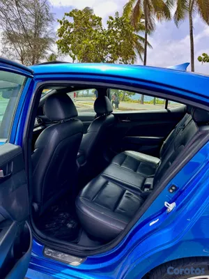 2018 Hyundai Elantra — foto 5 / 6