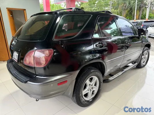 2002 Lexus 300 — foto 4 / 6