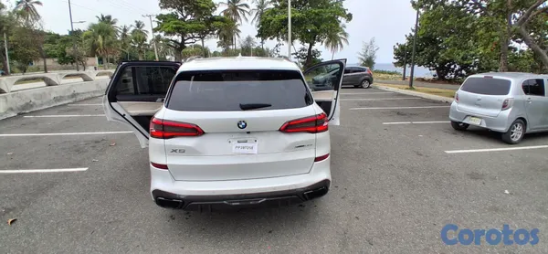 2019 BMW X5 — foto 12 / 18