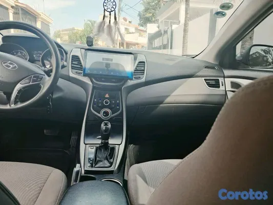 2016 Hyundai Elantra — foto 5 / 8