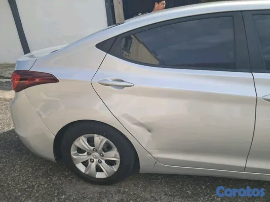 2016 Hyundai Elantra — foto 6 / 8