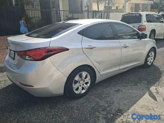 2016 Hyundai Elantra — foto 8 / 8