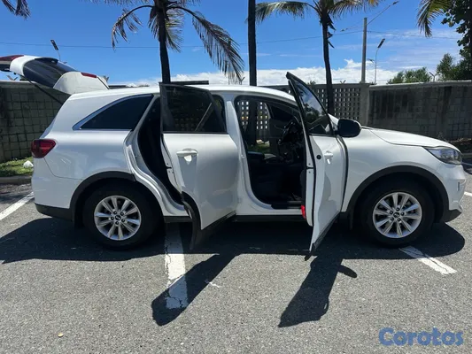 2020 Kia Sorento — foto 8 / 14