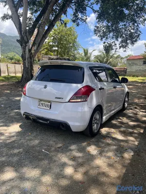 2013 Suzuki Swift — foto 2 / 12