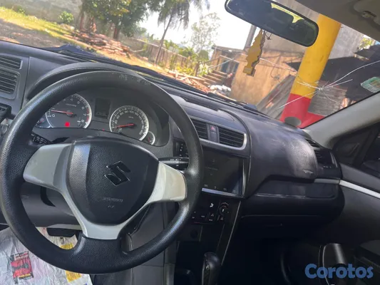 2013 Suzuki Swift — foto 8 / 12