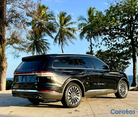 2020 Lincoln Aviator — foto 8 / 10