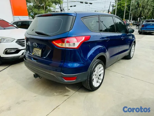 2014 Ford Escape — foto 5 / 10