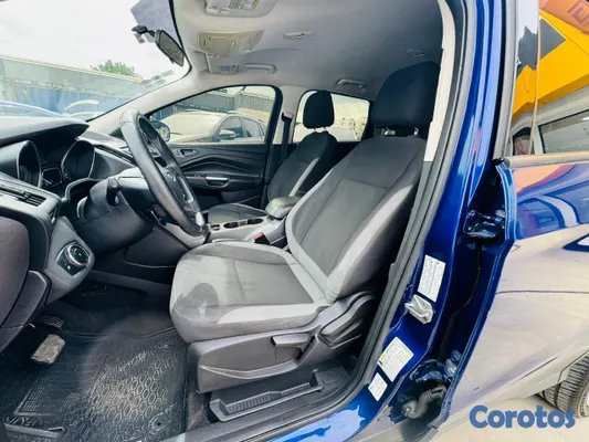 2014 Ford Escape — foto 6 / 10