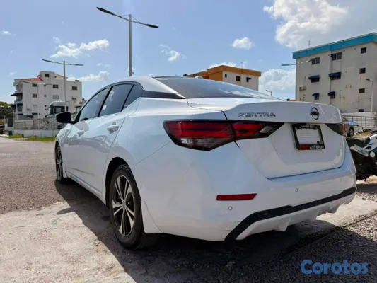2021 Nissan Sentra — foto 4 / 8