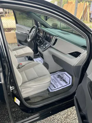 2017 Toyota Sienna — foto 9 / 10