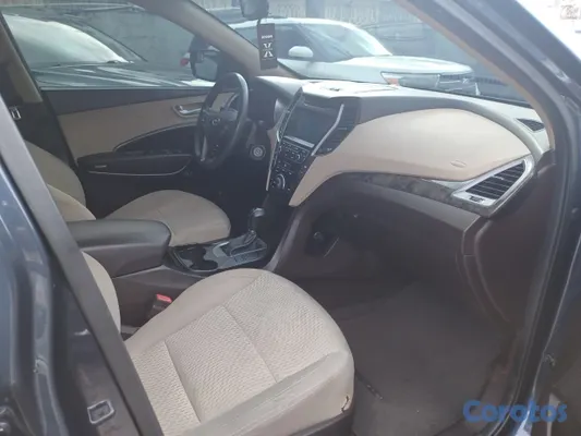 2017 Hyundai Santa Fe — foto 4 / 10