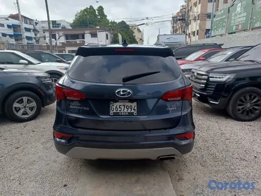 2017 Hyundai Santa Fe — foto 8 / 10