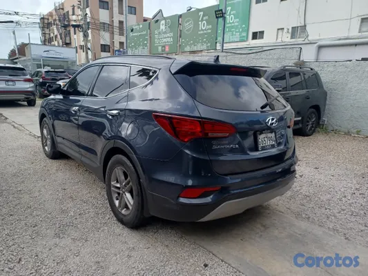 2017 Hyundai Santa Fe — foto 10 / 10