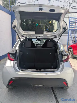 2021 Toyota Vitz — foto 5 / 9