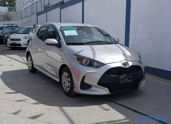 2021 Toyota Vitz — foto 6 / 9
