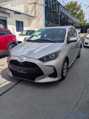 2021 Toyota Vitz — foto 7 / 9