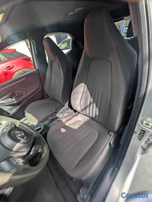 2021 Toyota Vitz — foto 8 / 9