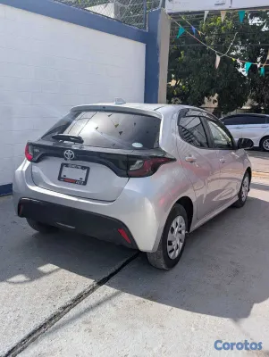 2021 Toyota Vitz — foto 9 / 9