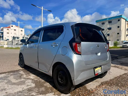 2018 Daihatsu Mira — foto 4 / 9
