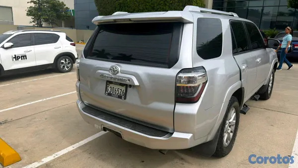 2014 Toyota 4 Runner — foto 2 / 7