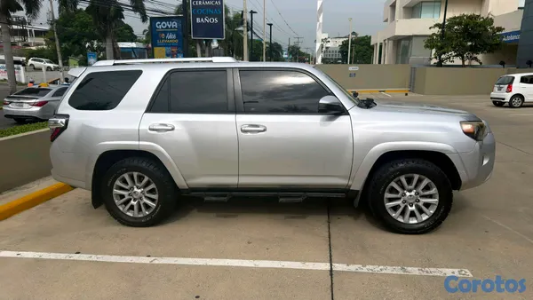 2014 Toyota 4 Runner — foto 3 / 7