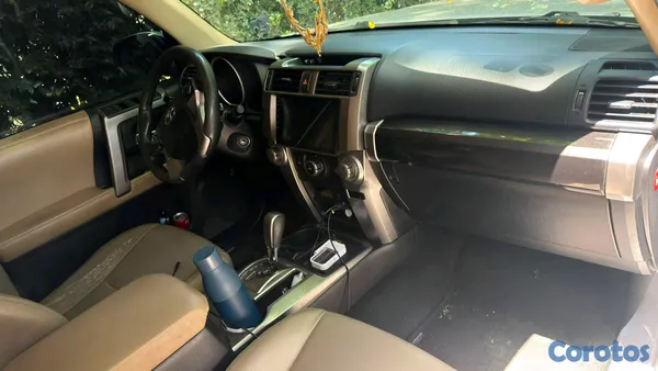 2014 Toyota 4 Runner — foto 5 / 7