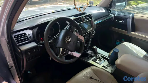 2014 Toyota 4 Runner — foto 6 / 7