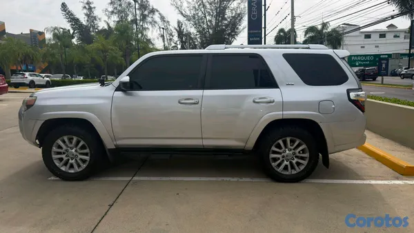 2014 Toyota 4 Runner — foto 7 / 7