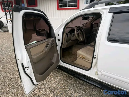 2012 Nissan Frontier — foto 5 / 9
