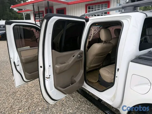 2012 Nissan Frontier — foto 7 / 9