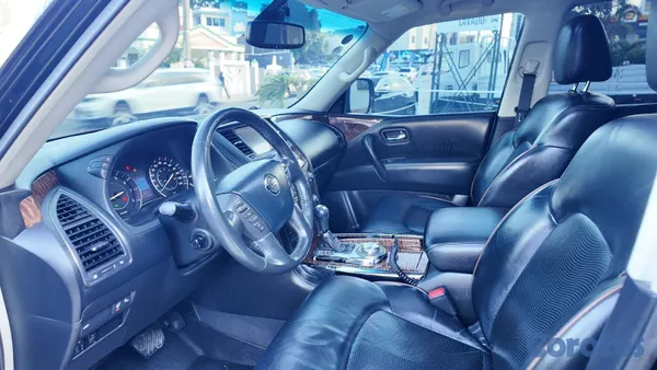 2017 Nissan Armada — foto 8 / 10