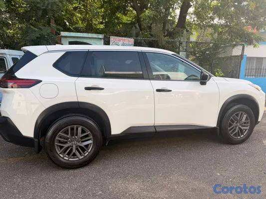 2021 Nissan Rogue — foto 3 / 8