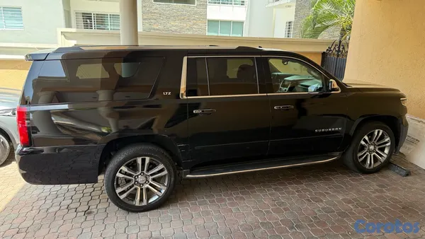 2016 Chevrolet Suburban — foto 4 / 9