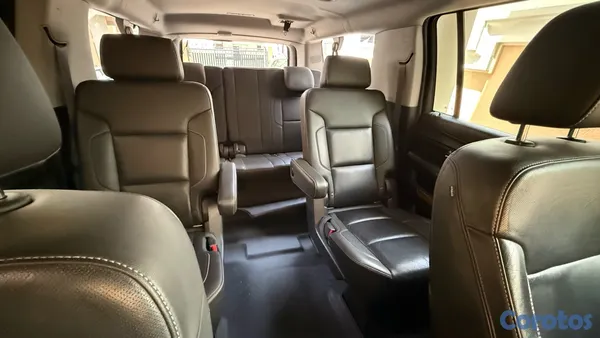 2016 Chevrolet Suburban — foto 8 / 9